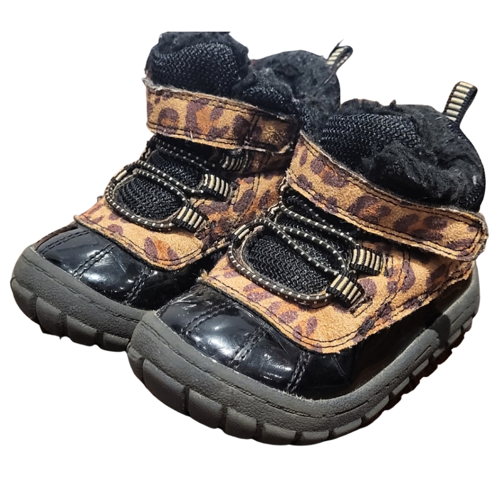 2/$20 🏷 Carters Leopard Print Boots Size 5